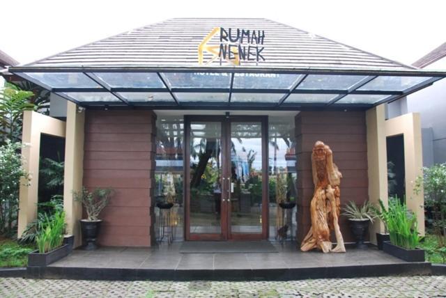 Rumah Nenek Hotel And Restaurant Padang  Exterior photo